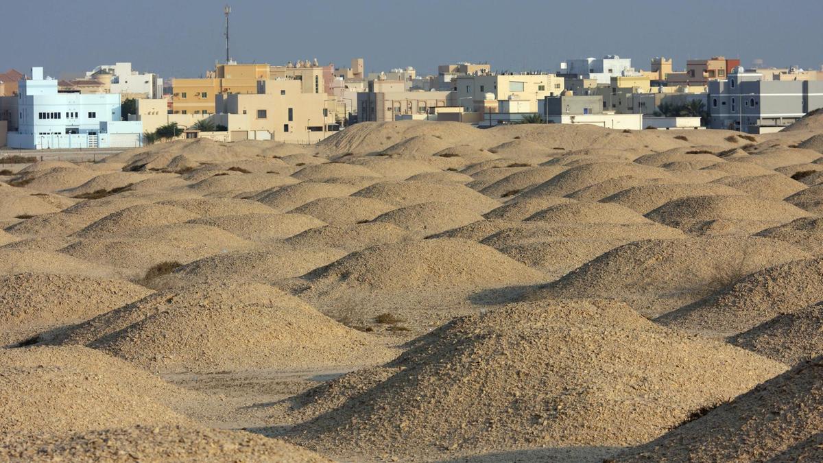Курганные поля Мадинат Хамад / Madinat Hamad Burial Mound Field