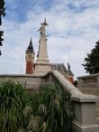 Парк Сен-Пьер в городе Кале. Вид на Монумент Памяти и Ратушу. Фото из интернета