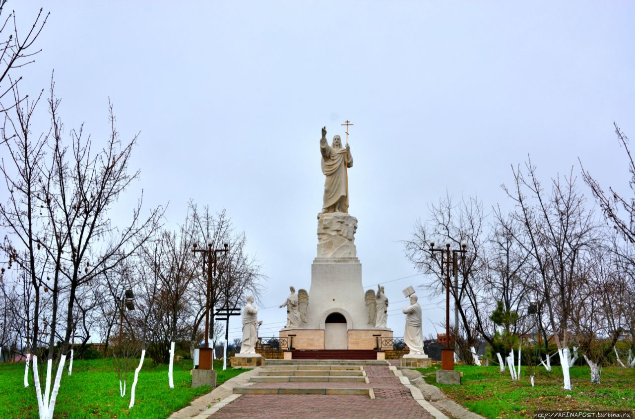 Скульптурная композиция Христа Воскресшего / Sculptural composition of the Risen Christ