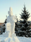 Победитель конкурса снежных скульптур — Взгляд на мир, созданный командой из Красноярска.