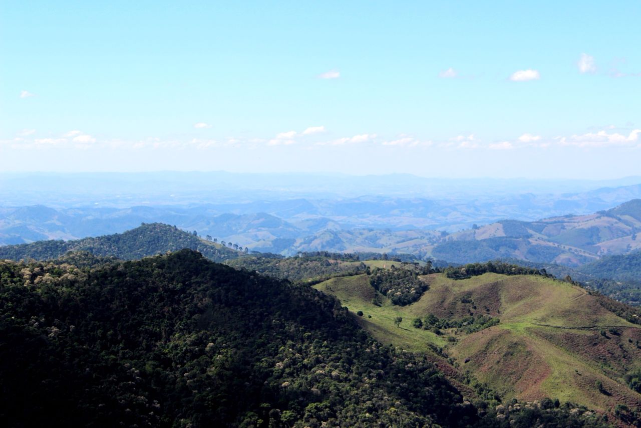 Виды с вершины, слева город Itajubá MG, рассказ о котором ещё будет (мне он неплохо знаком, проработал там полтора года в прошлом веке) Гонсалвис, Бразилия