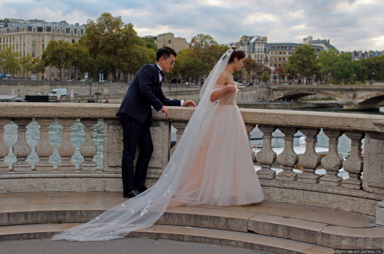 Люблю рассматривать чужих невест... Китаянки на Сене Париж, Франция