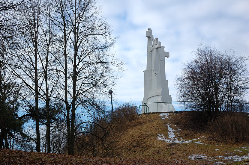 Католический монумент на горе Трех крестов Вильнюс, Литва