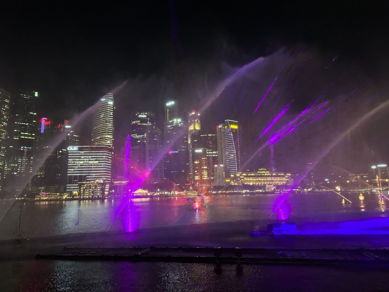 Свето-музыкальные фонтаны Marina Bay Sands Сингапур (столица), Сингапур (город-государство)