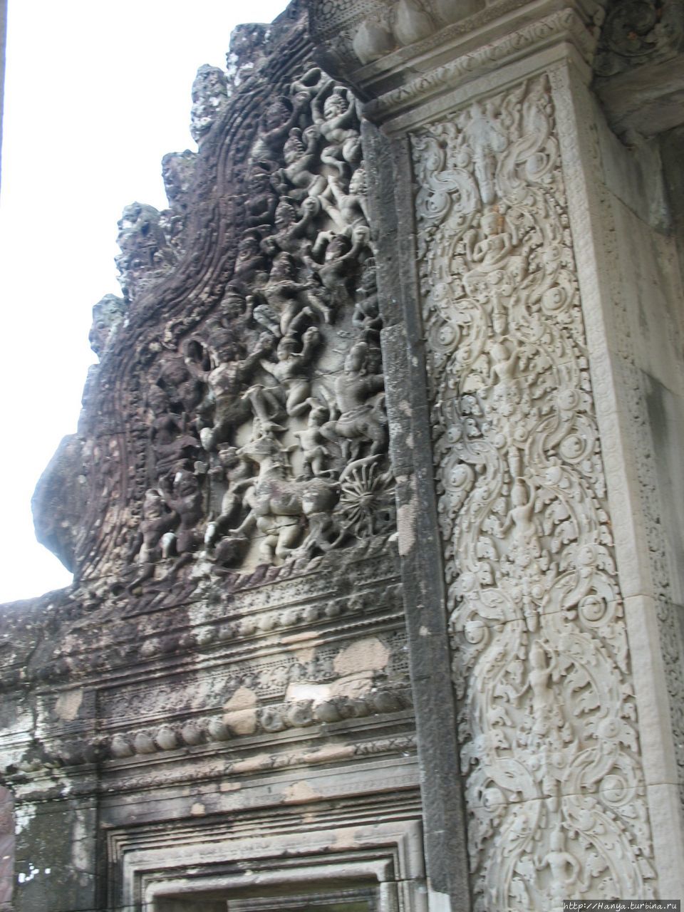 Ангкор Ват. Рельефная резьба стен Ангкор (столица государства кхмеров), Камбоджа