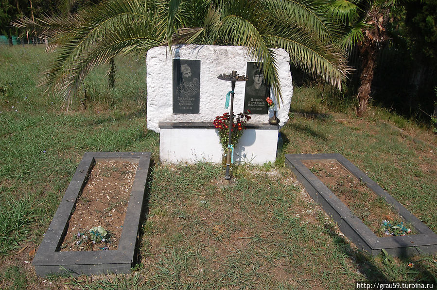 Памятник уроженцам села — жертвам войны 1992-1993 Лыхны, Абхазия