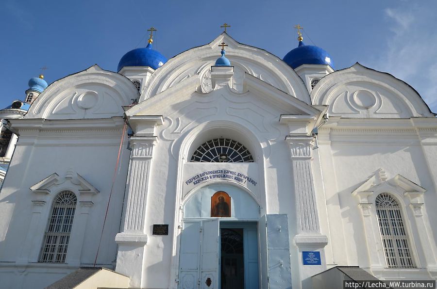Вход в собор Боголюбской иконы Божьей Матери, Боголюбово, Россия