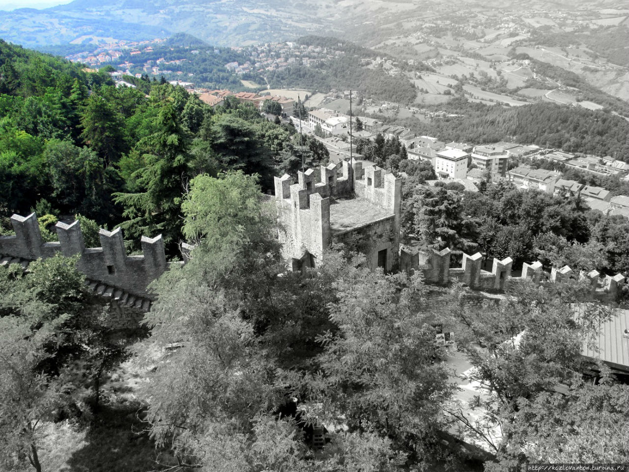 Черно-белый взгляд на три башни Сан-Марино, Сан-Марино