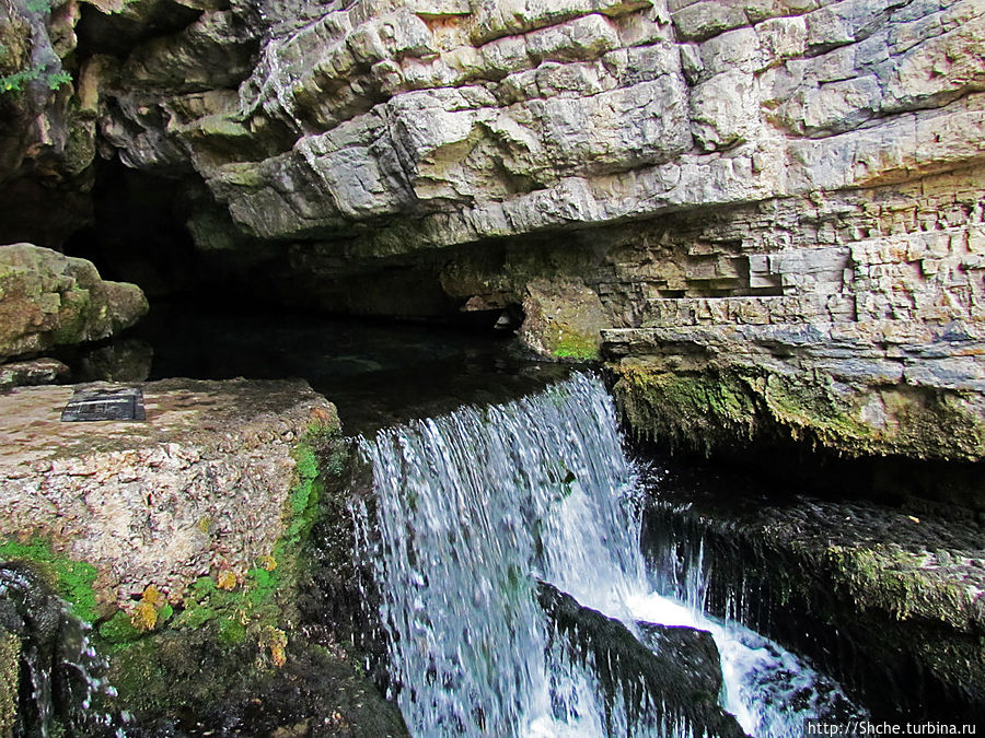 Пещера с источником  Житолюб (Жълти люб)