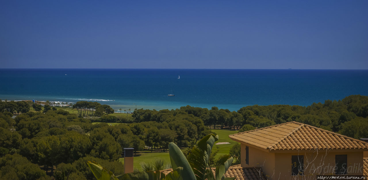 В мае на море Ситжес, Испания