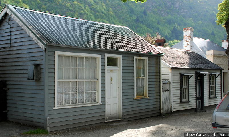 Есть и такие дома на улицах Квинстауна Квинстаун, Новая Зеландия