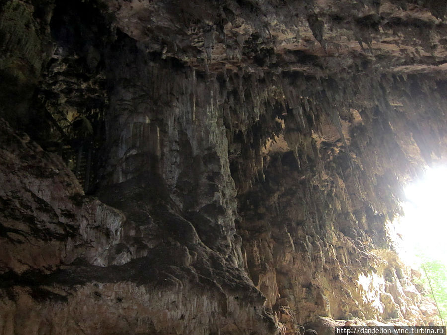 Пещера Нам Лод (Lodge cave, Nam Lod cave) Мае-Хонг-Сон, Таиланд