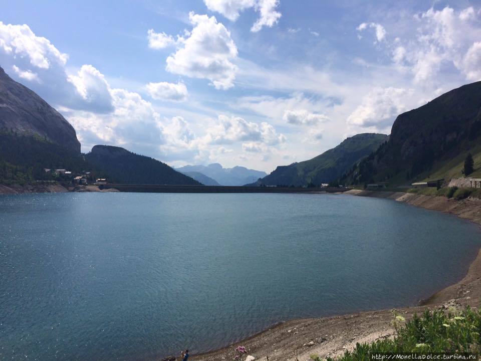 Озеро Федаиа —  горный массив Мармолада Канацеи, Италия