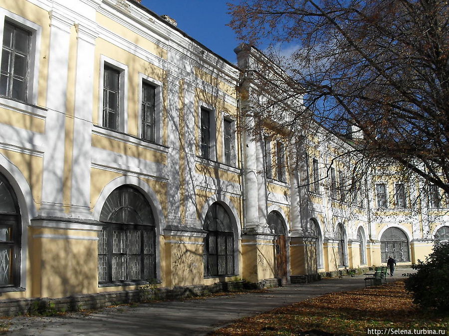 Один из корпусов Гостиного двора Кингисепп, Россия