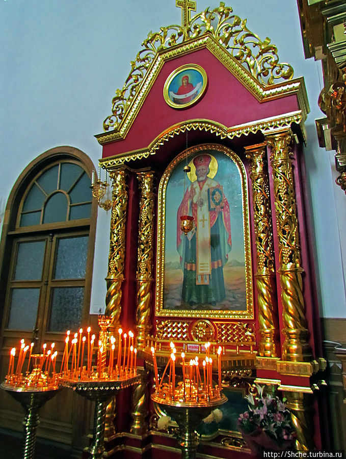 у св. Николая традиционно много свечек Киев, Украина