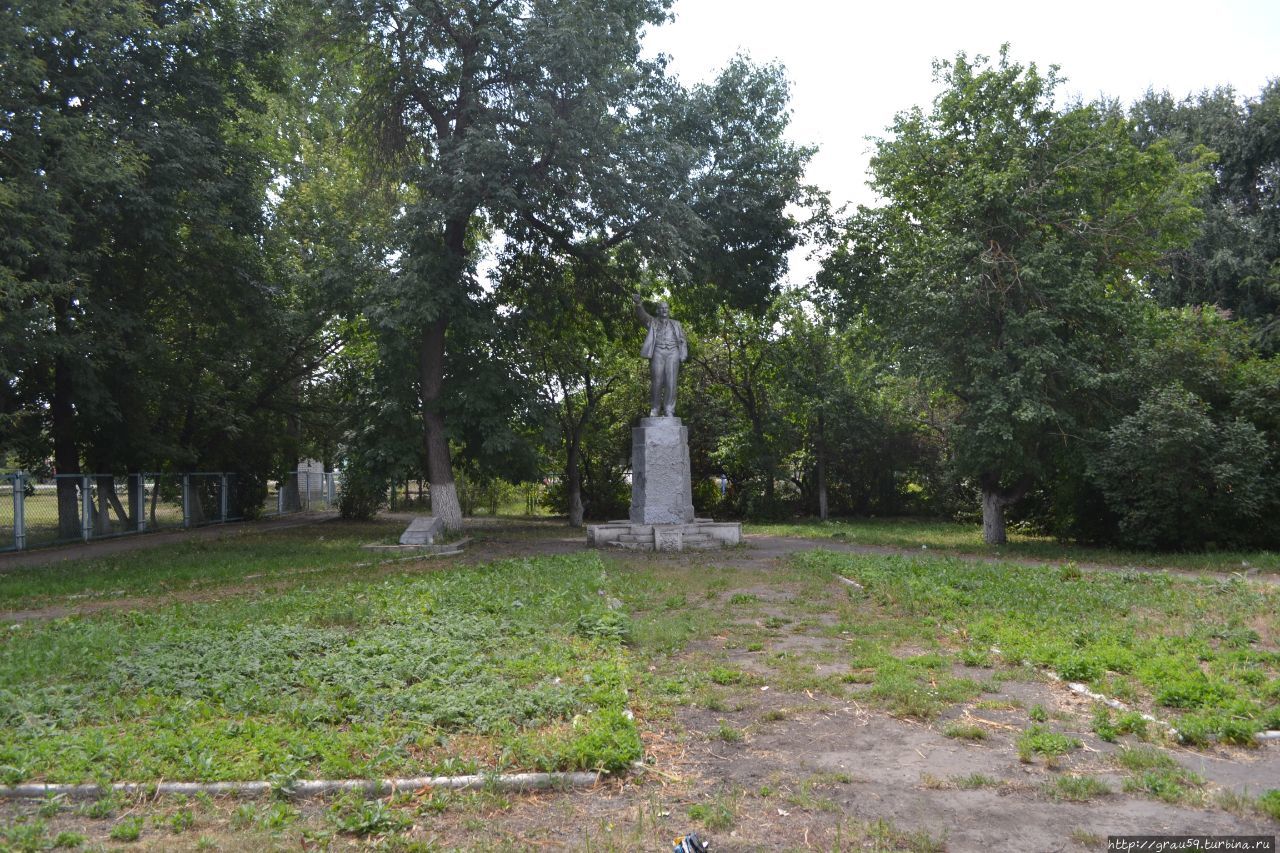 Памятник В.И.Ленину / Monument of Lenin