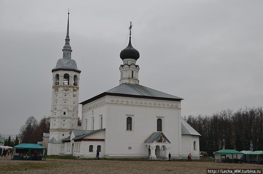 Воскресенская церковь 1720 года с колокольней Суздаль, Россия