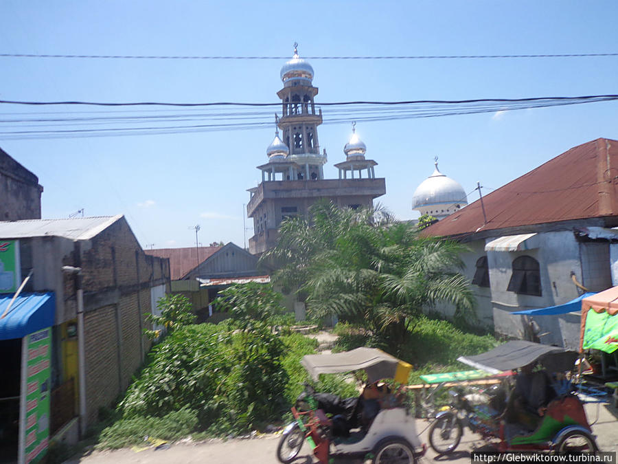 Поездка из Медана в Парапат Парапат, Индонезия