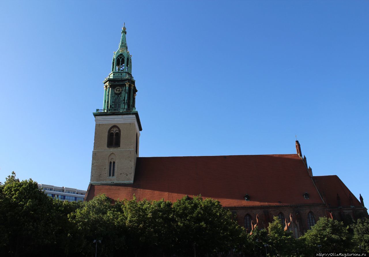 Средневековая церковь Святой Марии — старейшая из действующих евангелических церквей Берлина. Берлин, Германия