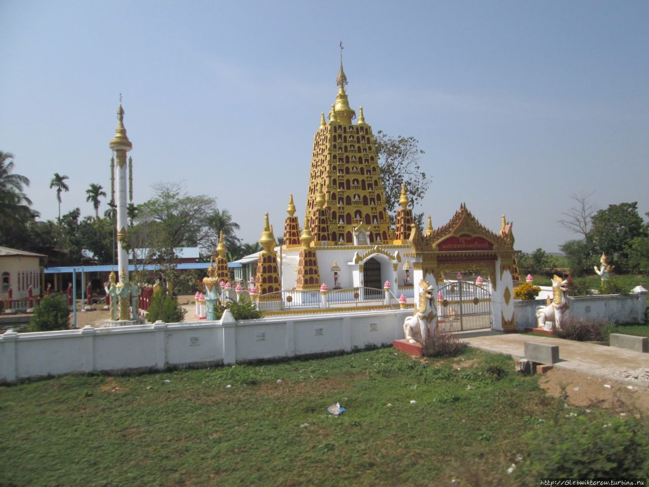 О красивых пагодах вдоль дороги Область Багоу, Мьянма