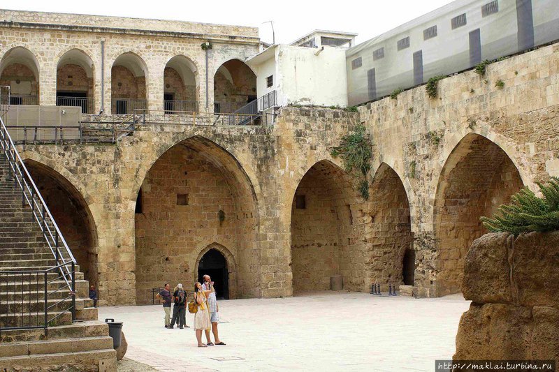 Двор крепости крестоносцев Акко, Израиль