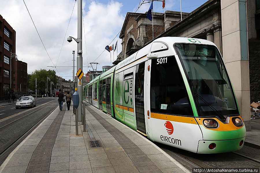 Трамвай на станции Харкурт Стрит. Дублин, Ирландия