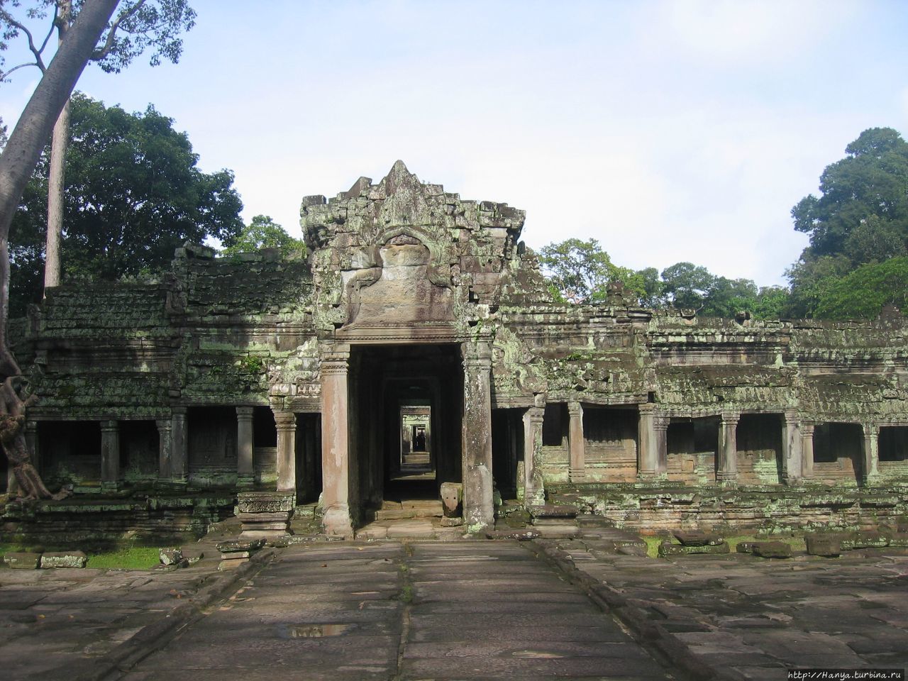 Восточные входные ворота на территорию храмового комплекса Пре-Кхан