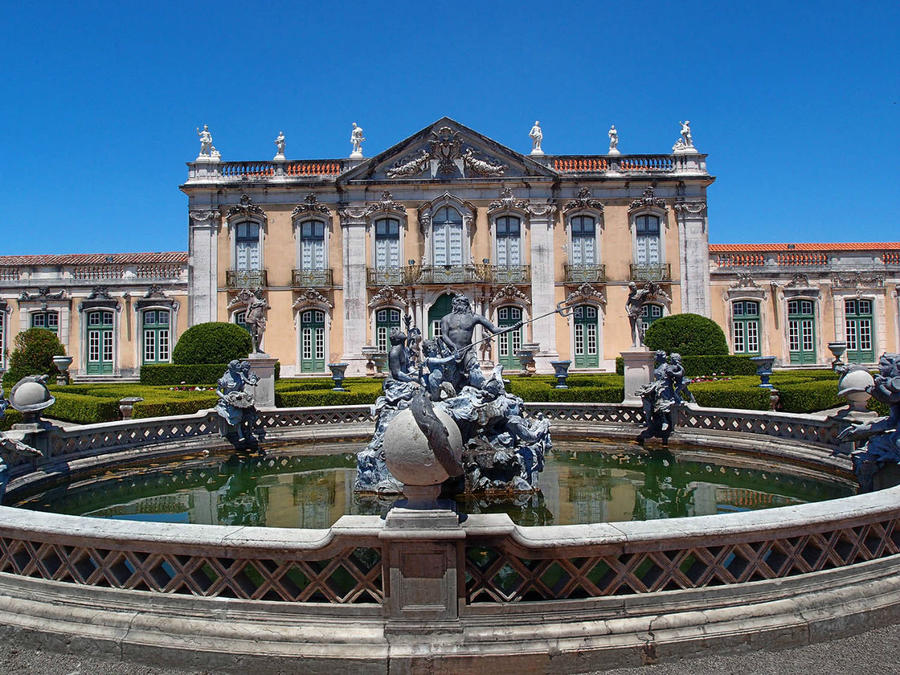 Тюрьма и дворец для королевы, благочестивой и безумной Келуш, Португалия