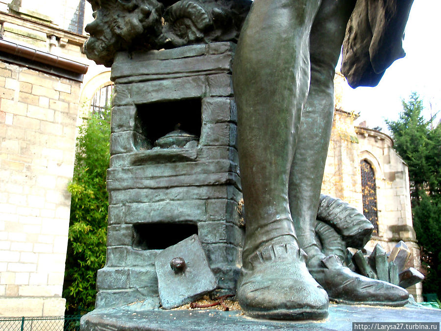 Памятник Бернару Палисси. Деталь Париж, Франция
