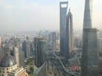 Вид на Шанхай с вершины телевизионной башни Восточная Жемчужина