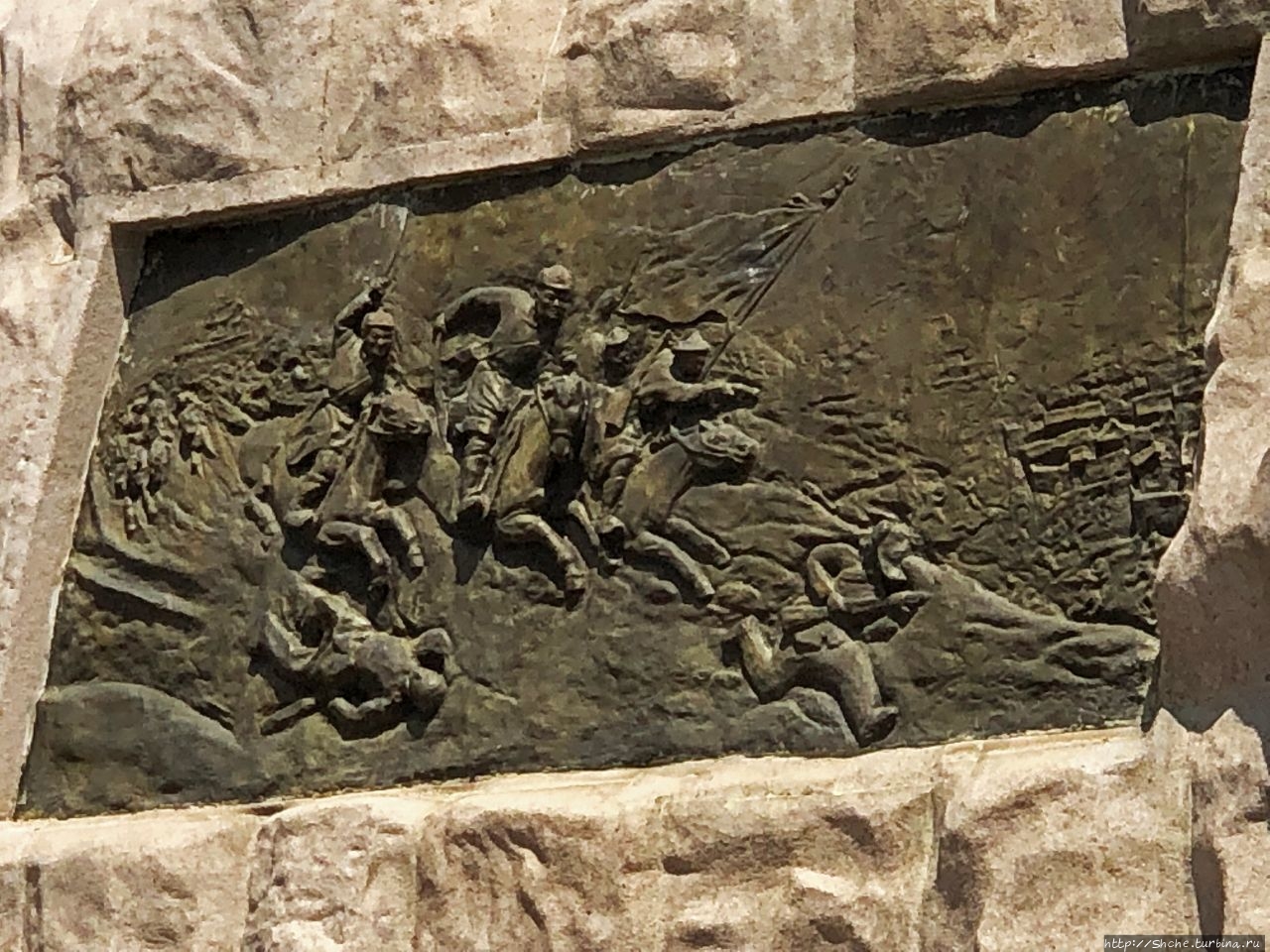 Памятник Сухэ-Батору - главному революционеру Монголии