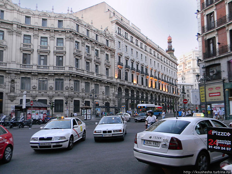 Вечерняя симфония Calle Alcala Мадрид, Испания