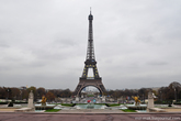 Об Эйфелевой башне написано миллионы статей, из некогда временного сооружения, служившего входной аркой на Парижскую всемирную выставку в 1889 году, она стала самой посещаемой и фотографируемой достопримечательностью мира.