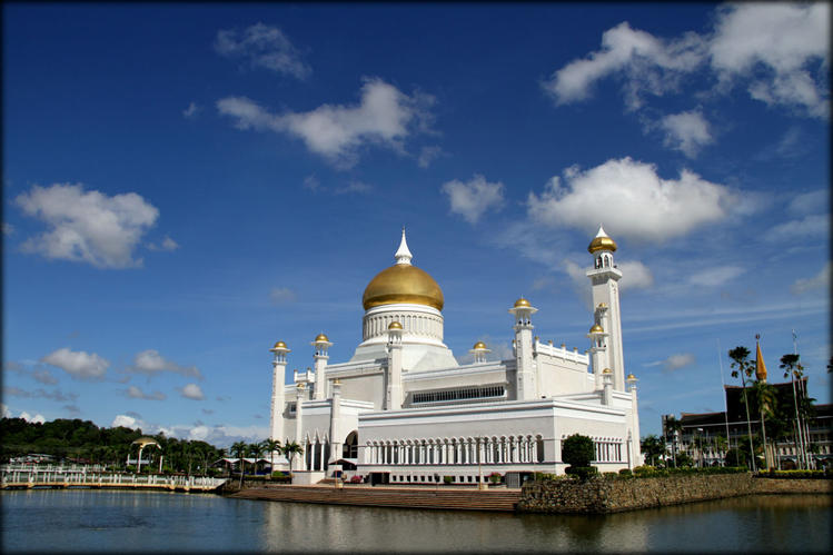 Мечеть Султана Омара Али 