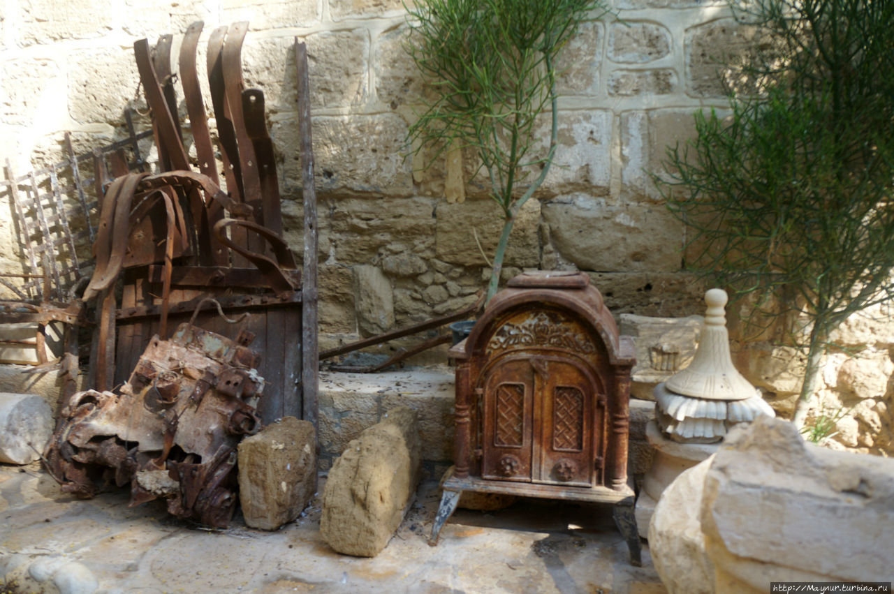 Артефакты  монастыря  Св. Герасима. Иудейская пустыня, Израиль