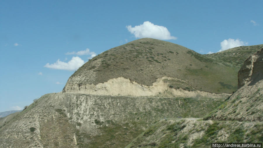 Гора похожа на юрту Киргизия