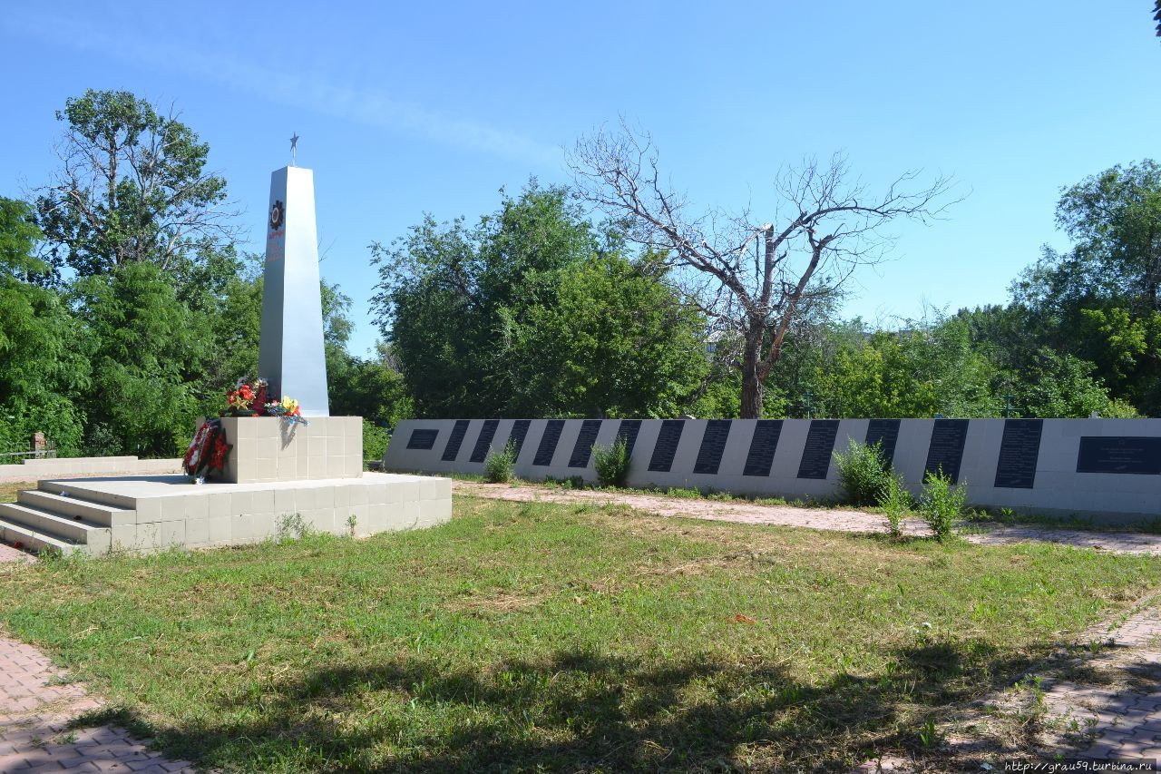 Братская могила воинам, погибшим в годы ВОВ / Mass grave of soldiers who died during world war 2