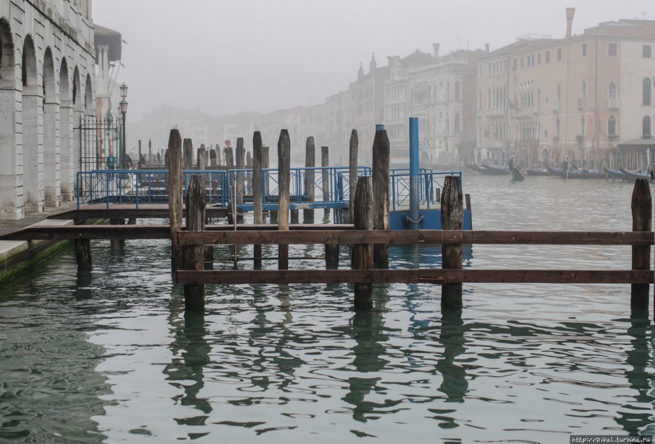 Венеция в утренней дымке Венеция, Италия