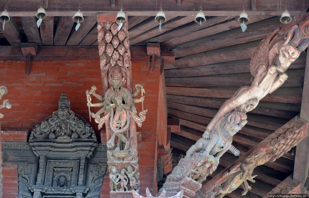 Распорки храма Hari Shankar Temple. Из интернета Патан (Лалитпур), Непал