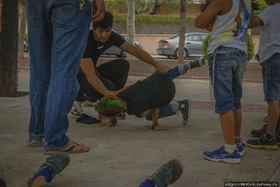 У церкви Ситжес, Испания