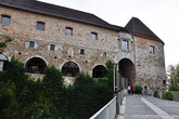 К началу 20-го века замок полностью утратил свое оборонительное назначение и стал разрушаться. В 1905 году его выкупила мэрия Любляны с целью разместить в нём городской музей. Однако планы изменились, и власти поселили в нем бездомных бедняков, которые проживали там до середины 1960-х годов.

В конце 1960-х годов, началась реконструкция замка, которая продолжалась более 30 лет.
