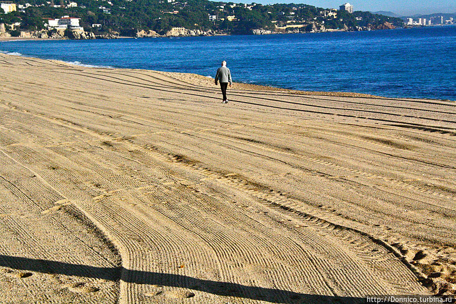 Линии на песке Плайя-д-Аро, Испания