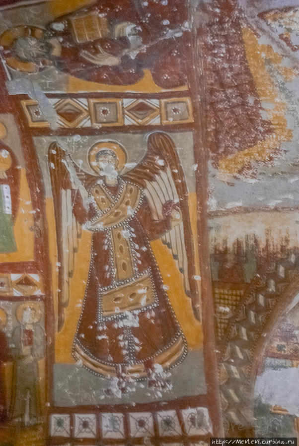 Одна из многочисленных церквей в долине Ихлара Ихлара (долина), Турция