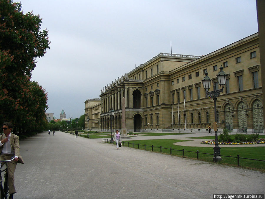 Резиденция — парадный фасад возле Одеонплац Мюнхен, Германия