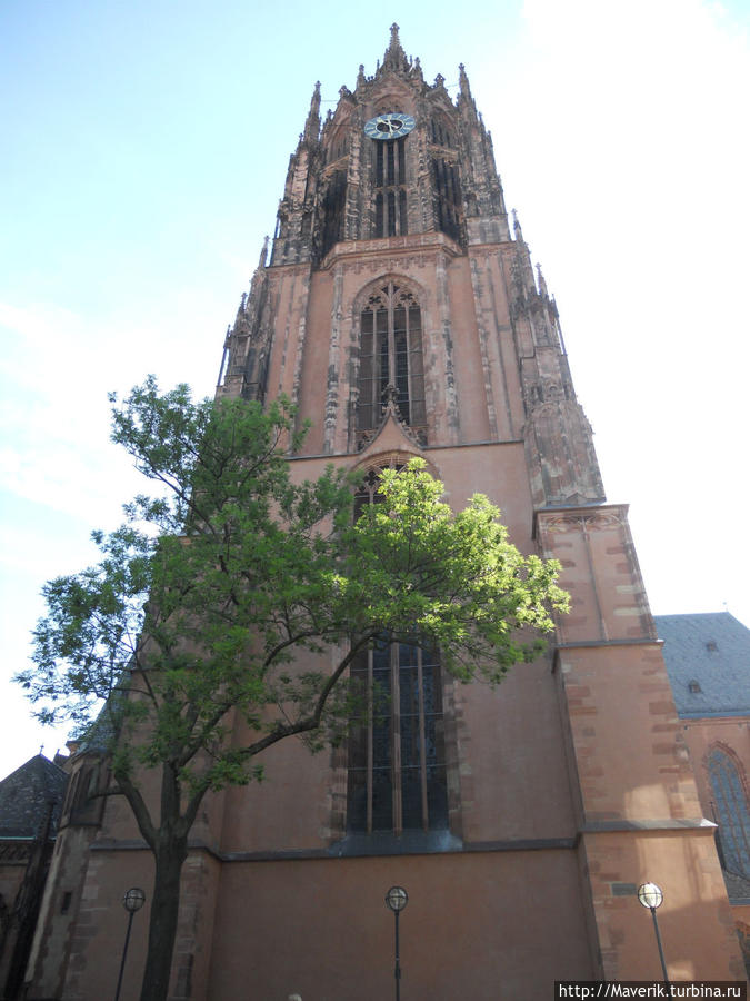 Кафедральный собор, посвящённый святому Варфоломею и императору Карлу Великому. Франкфурт-на-Майне, Германия