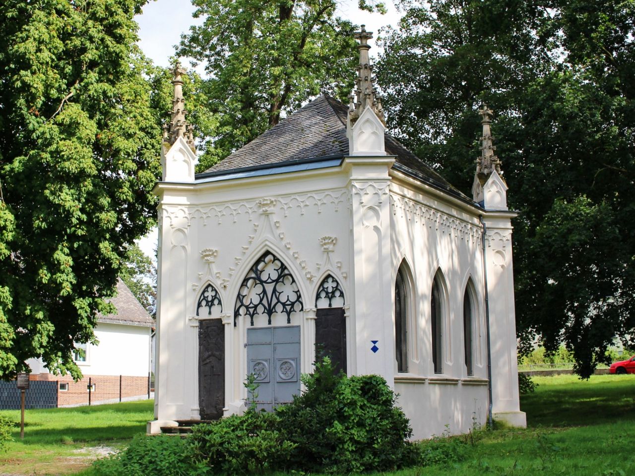 Мавзолей графов фон Вид-Рункель / Mausoleum der Grafen von Wied-Runkel