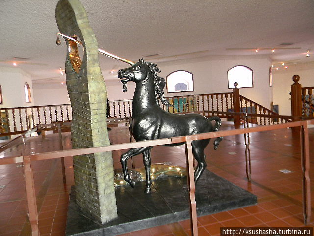 скульптура Сальвадора Дали.Фигуэрас.1904 год. Кесария, Израиль