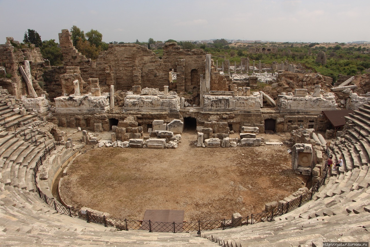 Маковый цвет турецкого берега Сиде, Турция