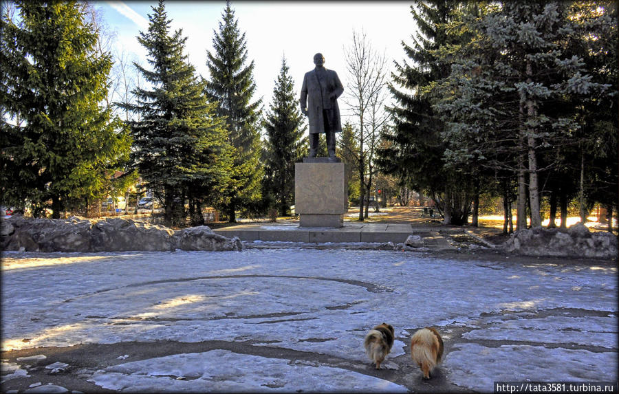 Городская площадь с памятником Ленину Малая Вишера, Россия