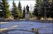 Городская площадь с памятником Ленину